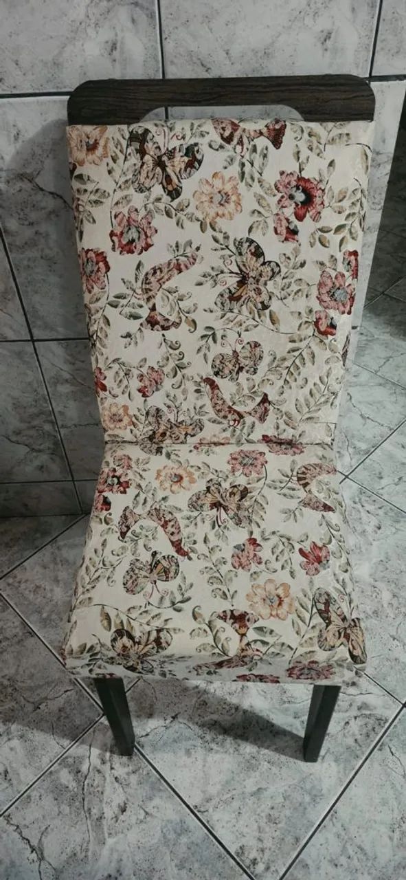 Mesa de 6 cadeiras estampa floral e borboletas - Foto 3