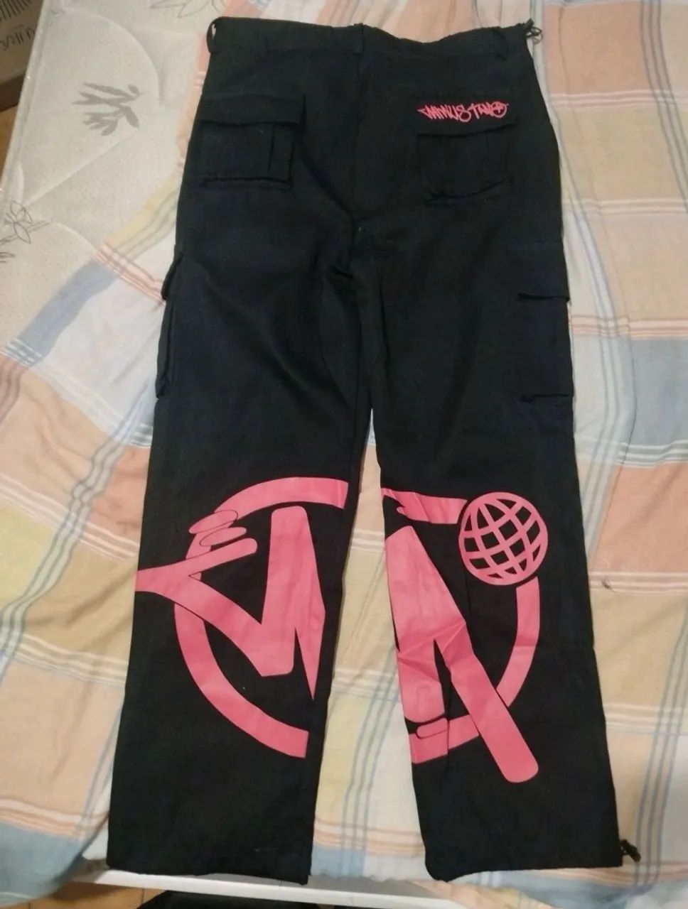calça cargo minustwo preta e vermelha p - Foto 2