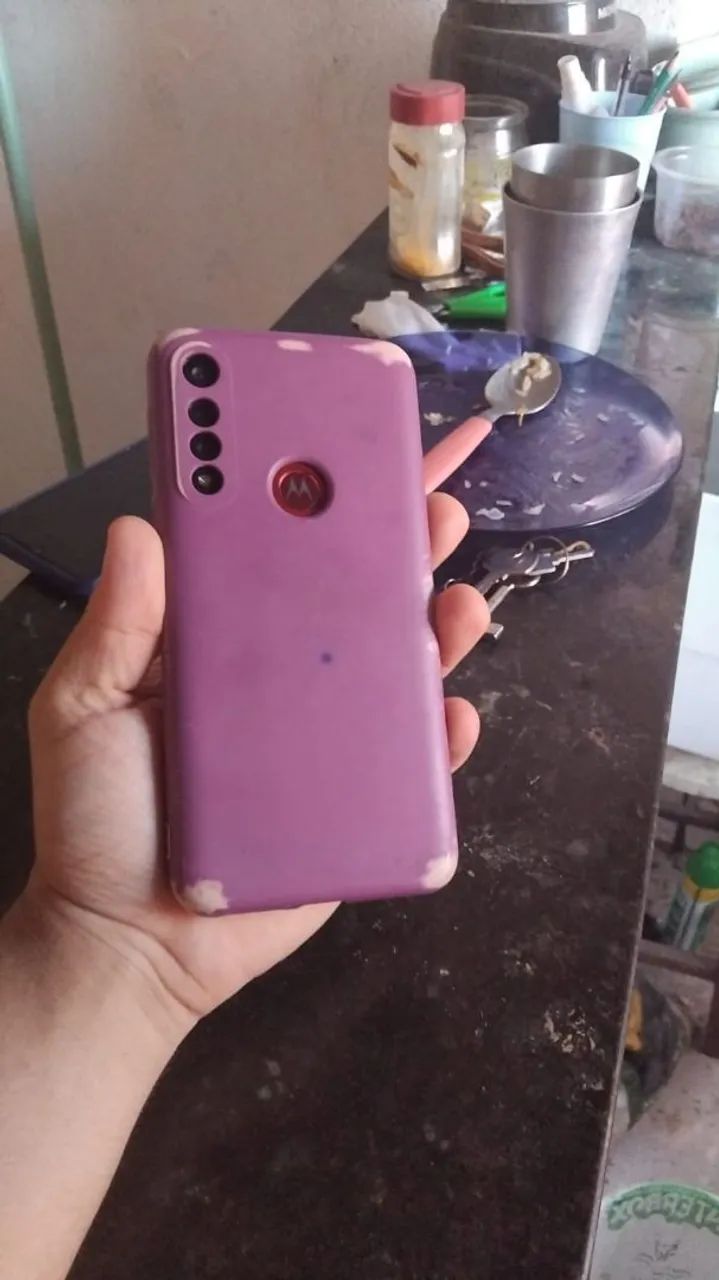 Celular antigo moto G8 