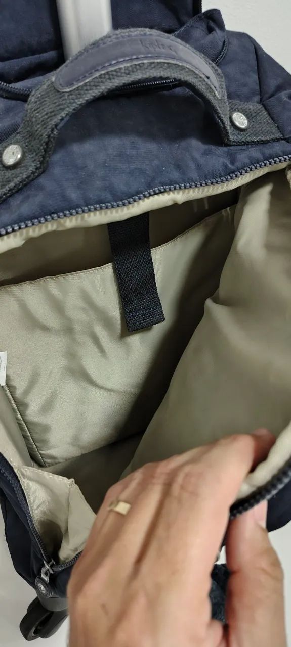 Mochila Kipling original com rodinhas  - Foto 4