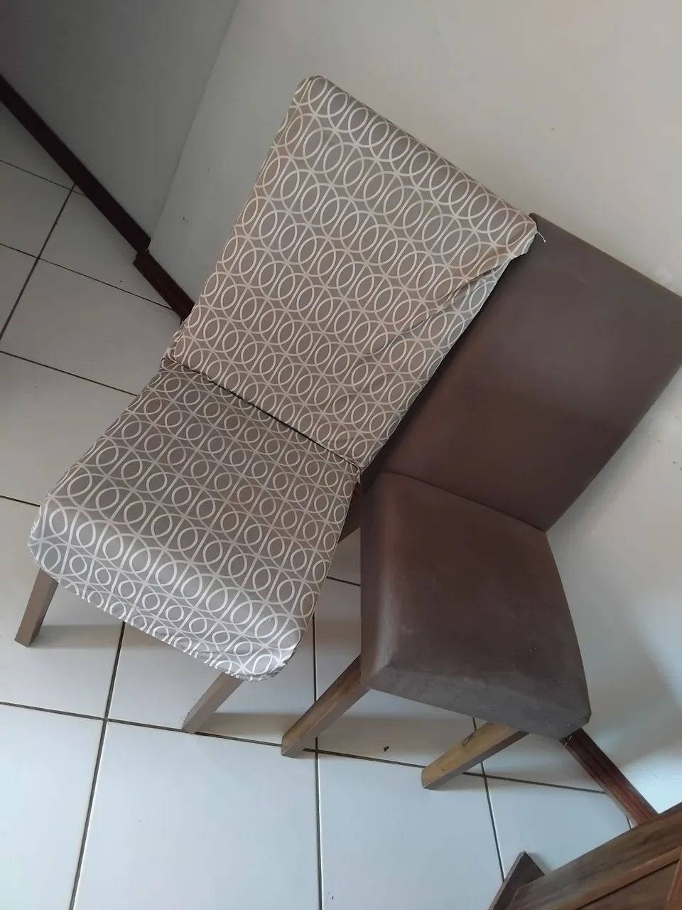 Vendo mesa/4 cadeiras