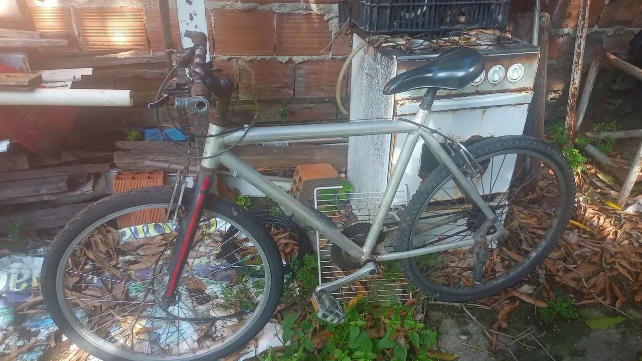 Vendo bicicleta semi nova 