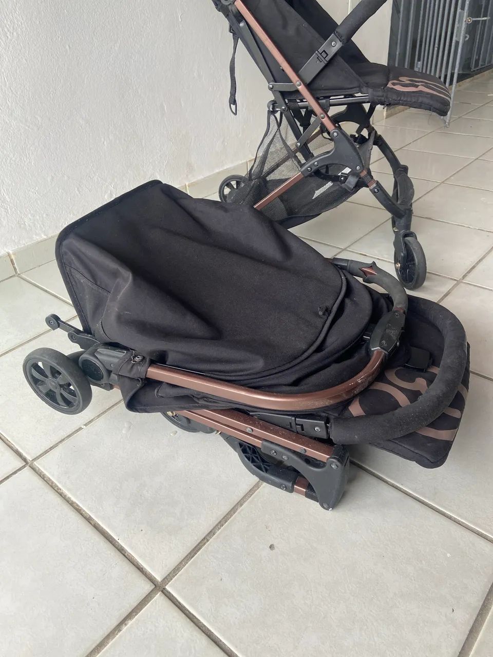 Vende-se 2 carrinhos de bebês Galzerano - Foto 2