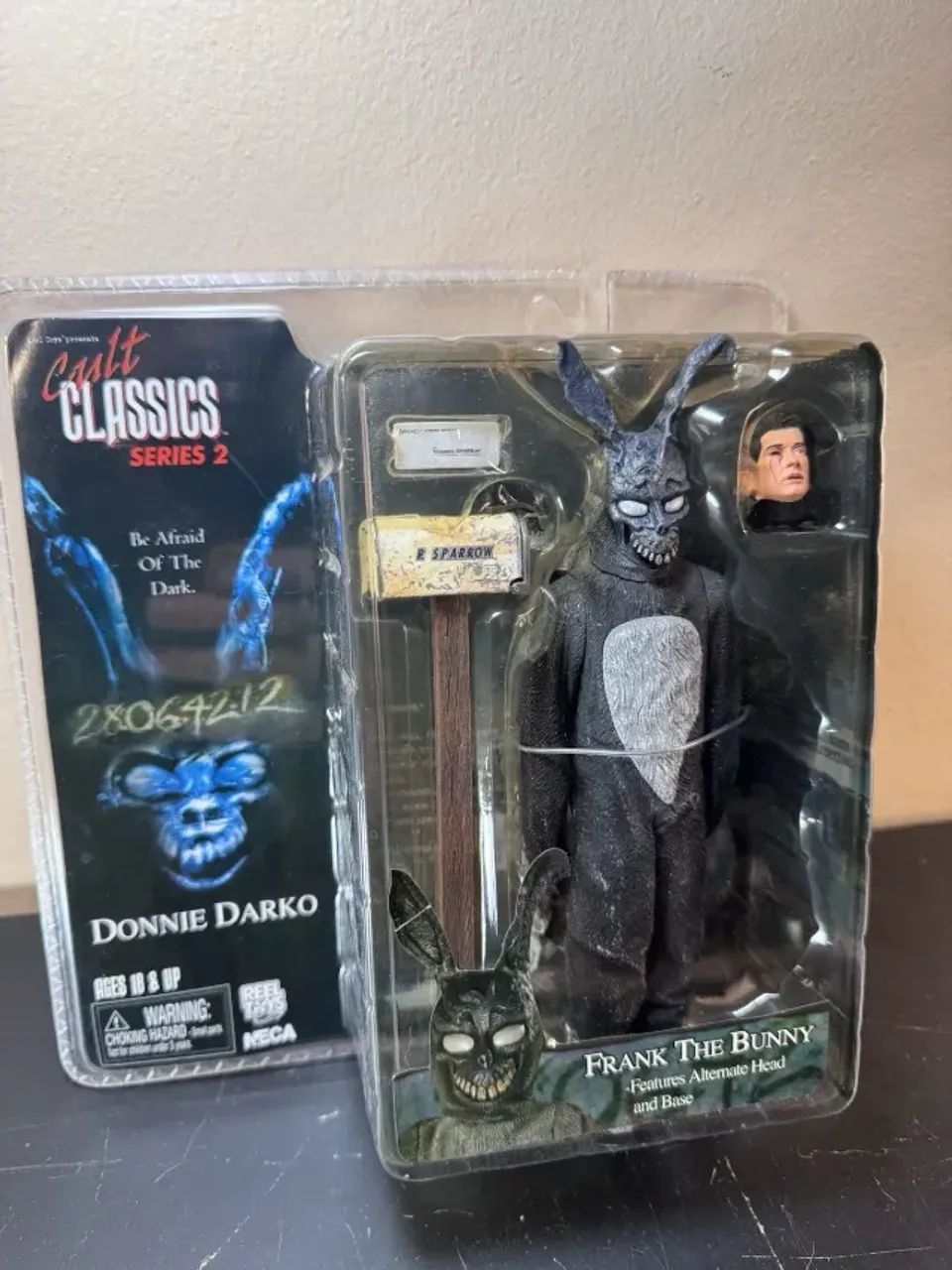 NECA Cult Classics : Frank The Bunny Donnie Darko Lacrado