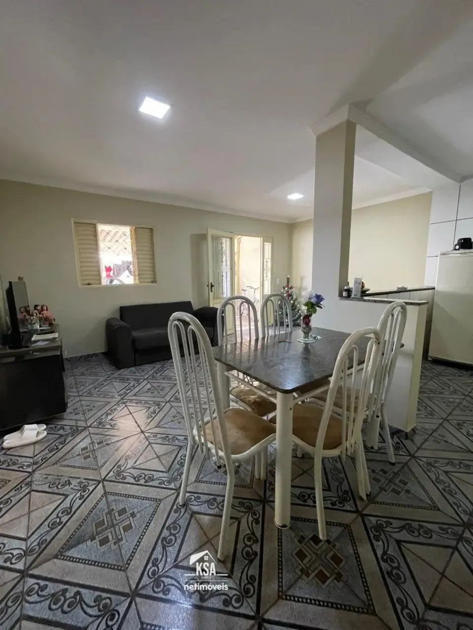 Casa EM santa Maria 2 Quartos  sendo1 Suíte