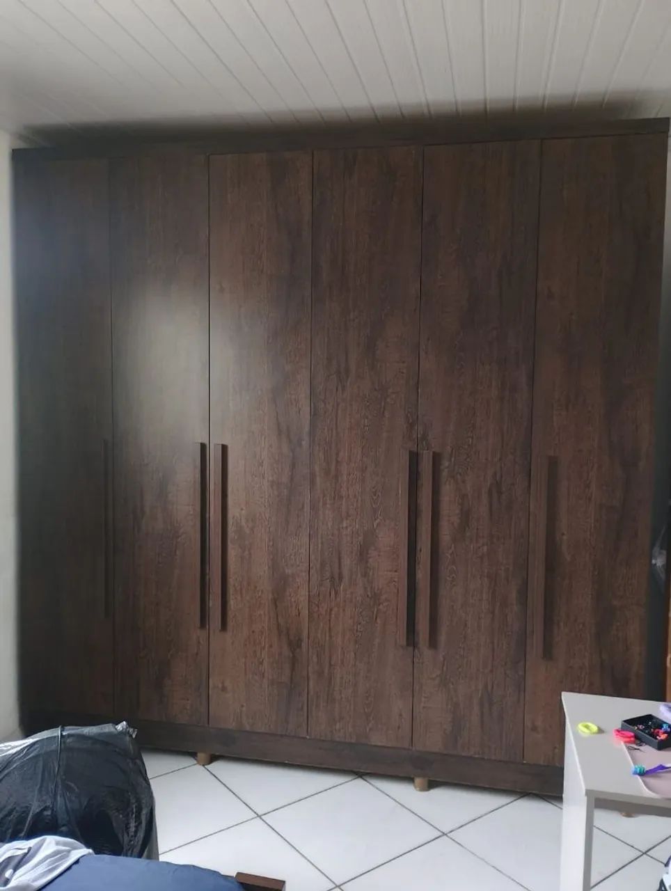 Guarda roupa semi novo 