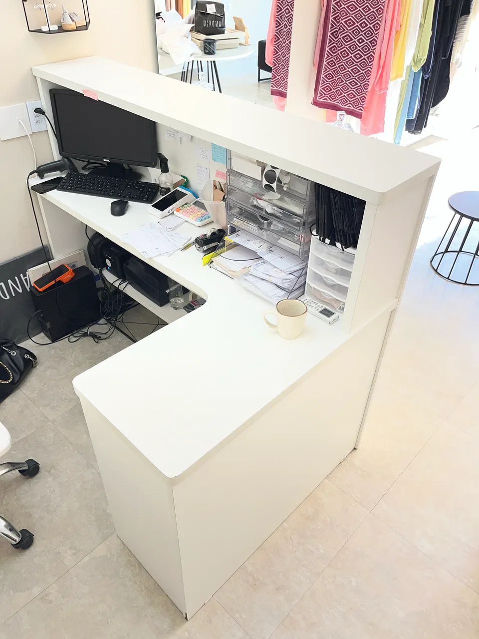 Balcão em MDF e acessórios para loja - Foto 3