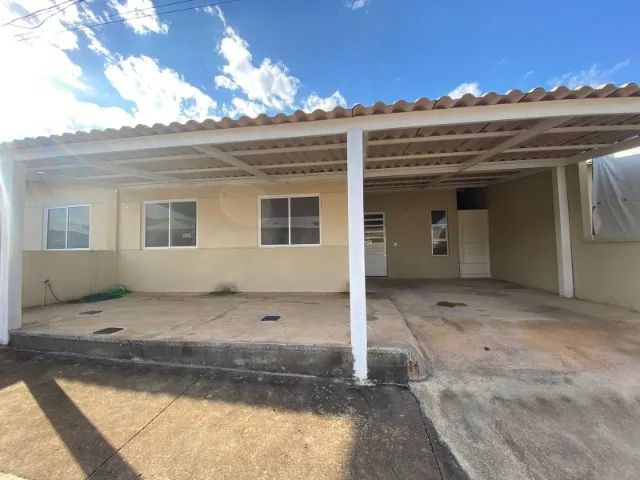 Casa 3 Quartos em condomínio 