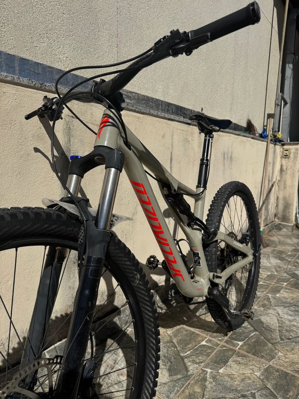 Bicicleta Specialaized full ARO 29 - Foto 5