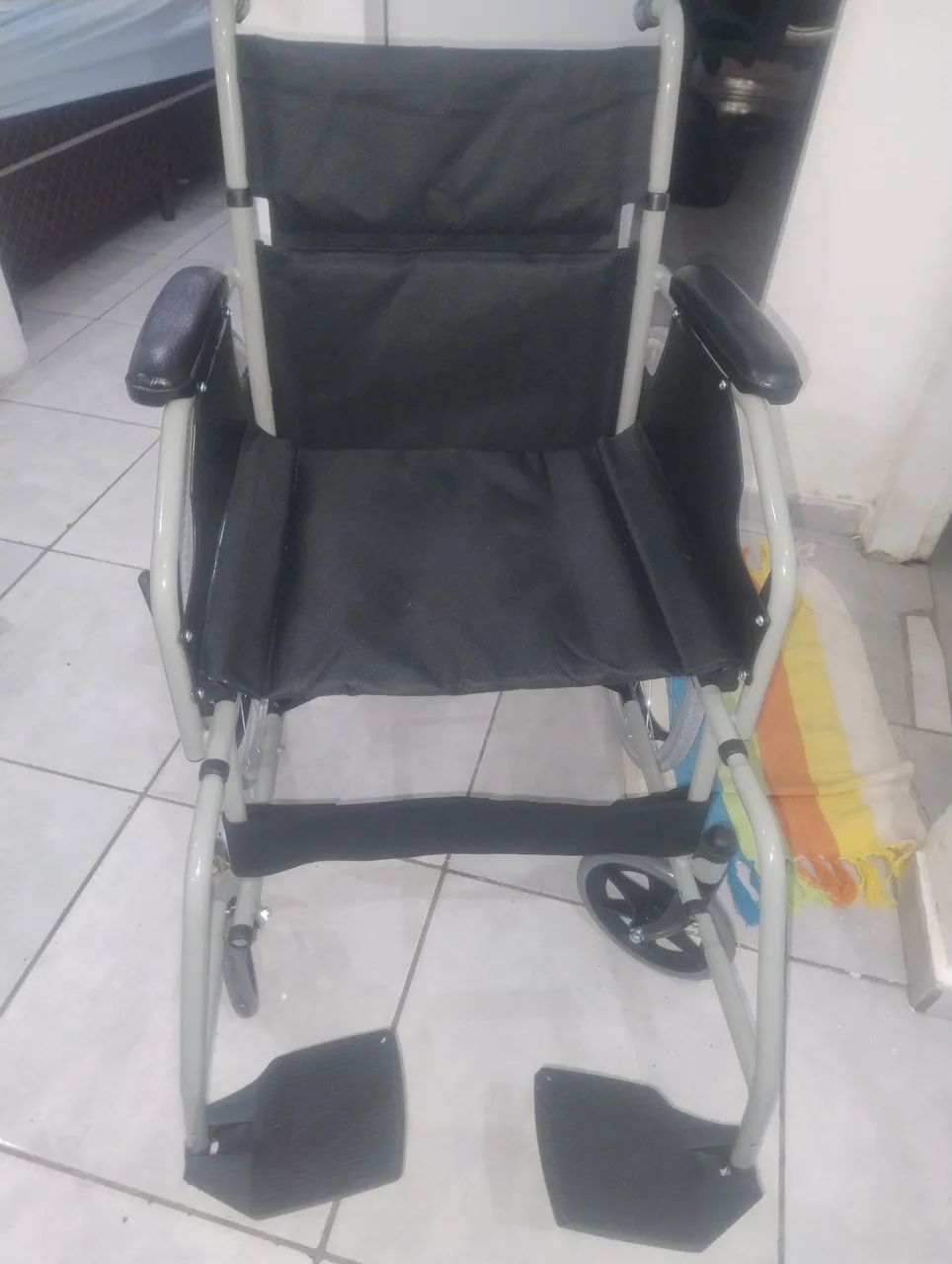 Cadeira de rodas semi nova