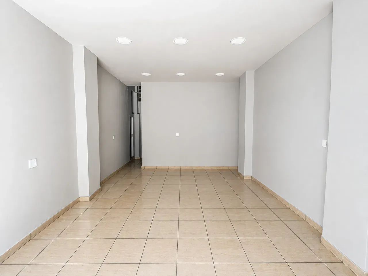 Loja c/ Banheiro - Aprox. 35m² - Vilar dos Teles, SJM - Foto 3