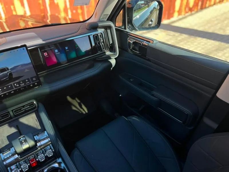 Denza B5 SUV híbrido plug-in, foto 8 de 18