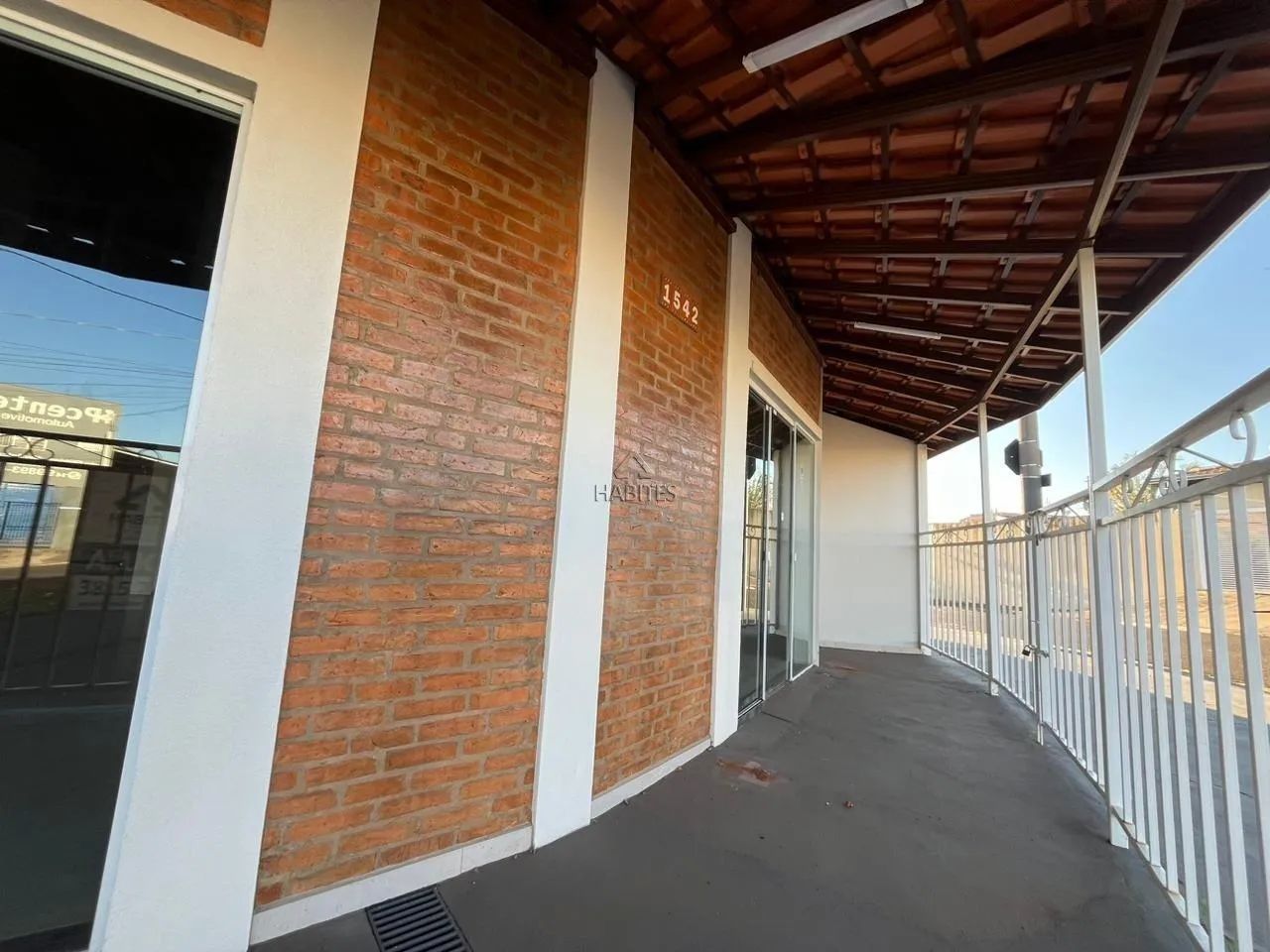 Ponto comercial com salão com jogo de 7 mesas e cadeiras , 2 banheiros, ampla cozinha com  - Foto 3