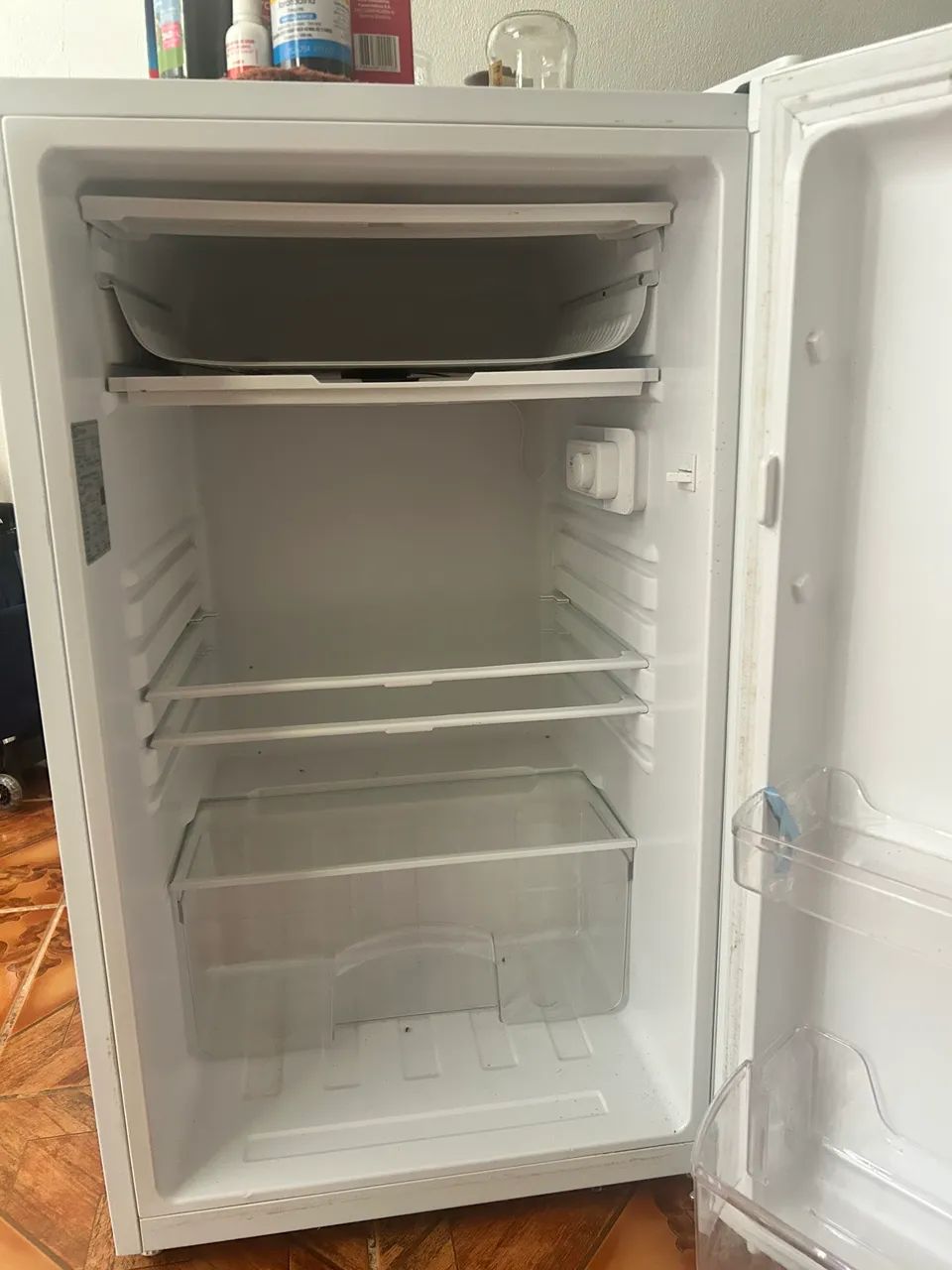 VENDE-SE FRIGOBAR ELECTROLUX 122 LITROS  