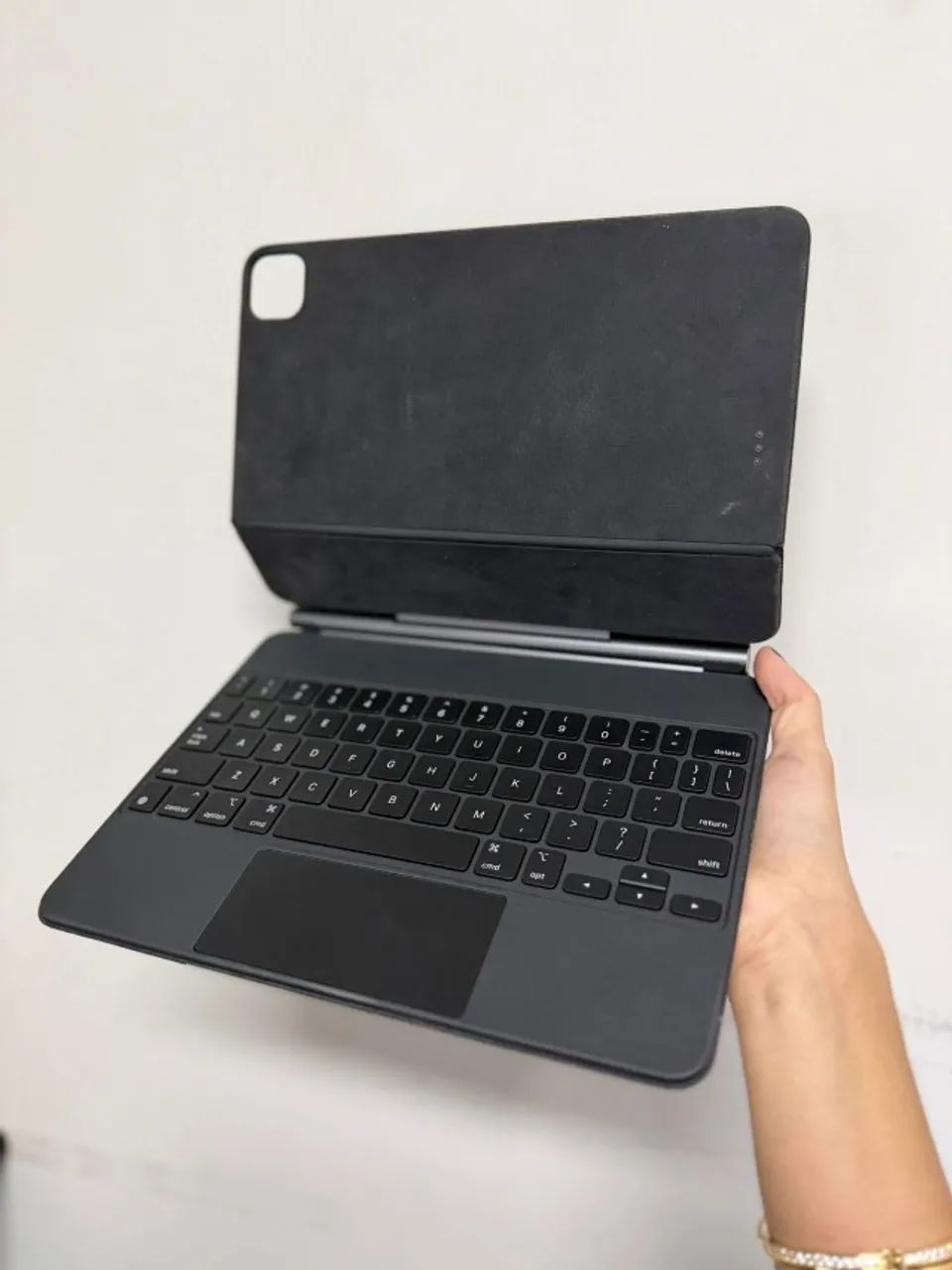 Case Apple Magic Keyboard  A2261  Compatível com: iPad Pro 11" (1ª, 2ª, 3ª e em muitos cas - Foto 4