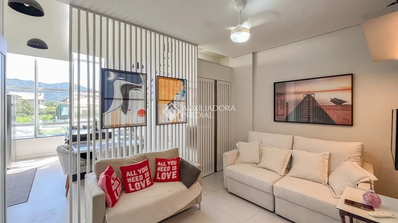 Lindo loft com pé direito duplo todo mobiliado a passos do mar - Foto 5