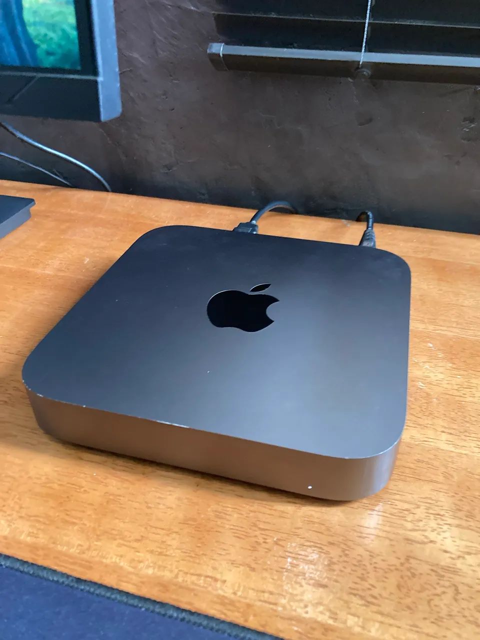 Mac Mini 2018 I5 8GB DDR4 SSD 256gb - Exelente - Computadores e