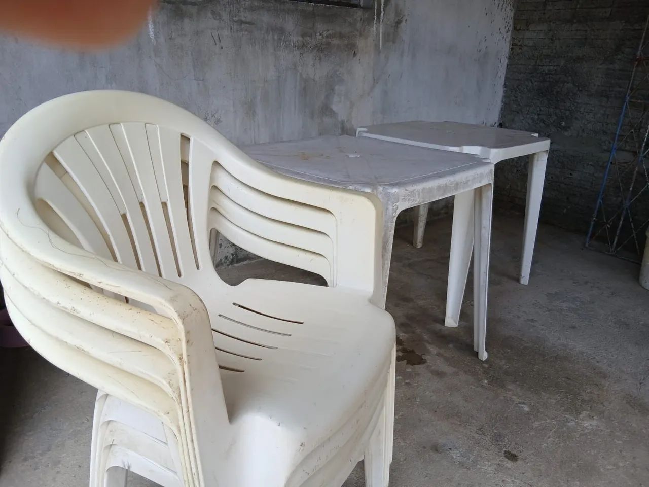 Vende duas mesas e  quatro cadeiras - Foto 3