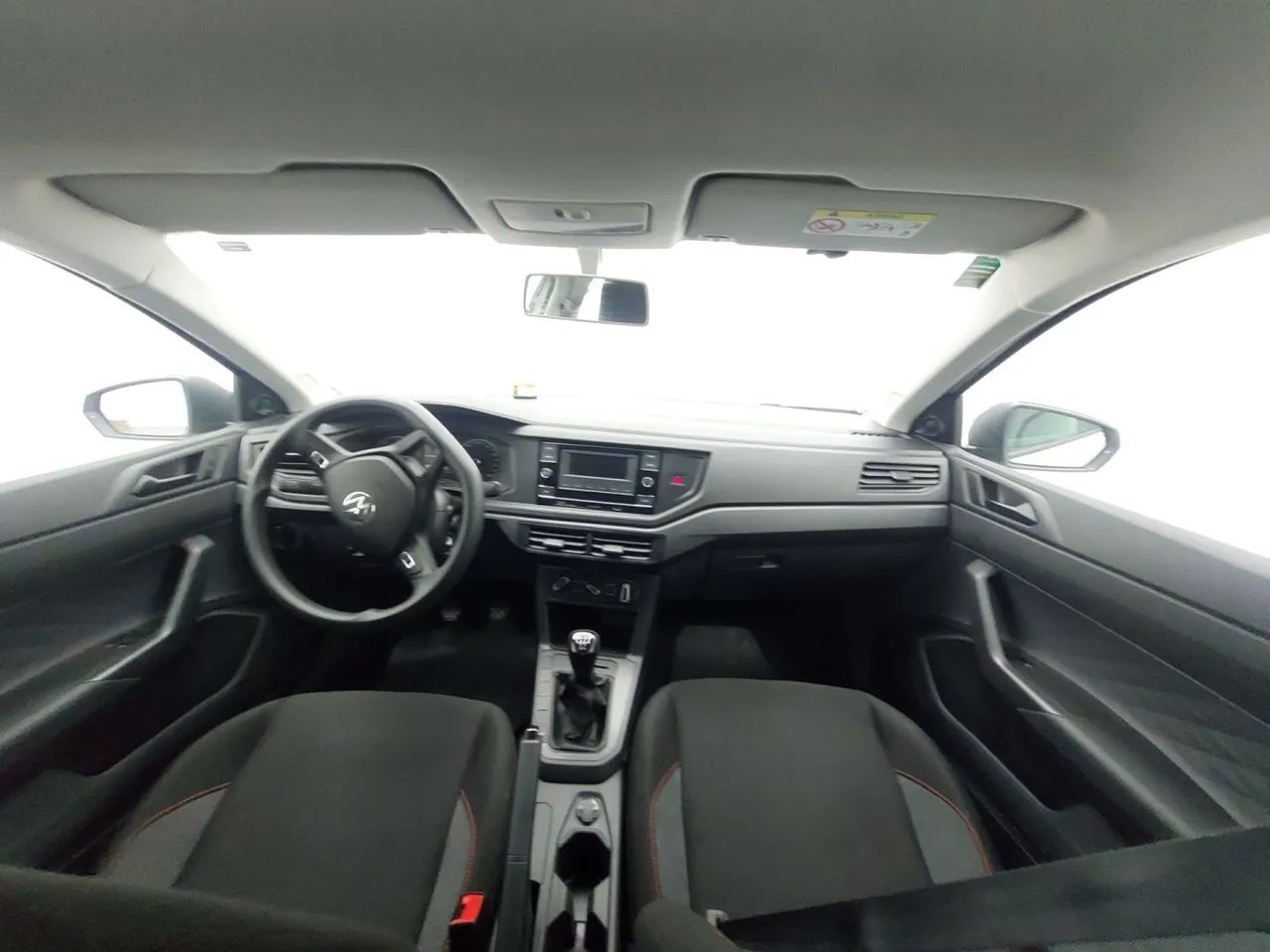 Volkswagen Polo Track 1.0 Flex 12V 5p, foto 15 de 18