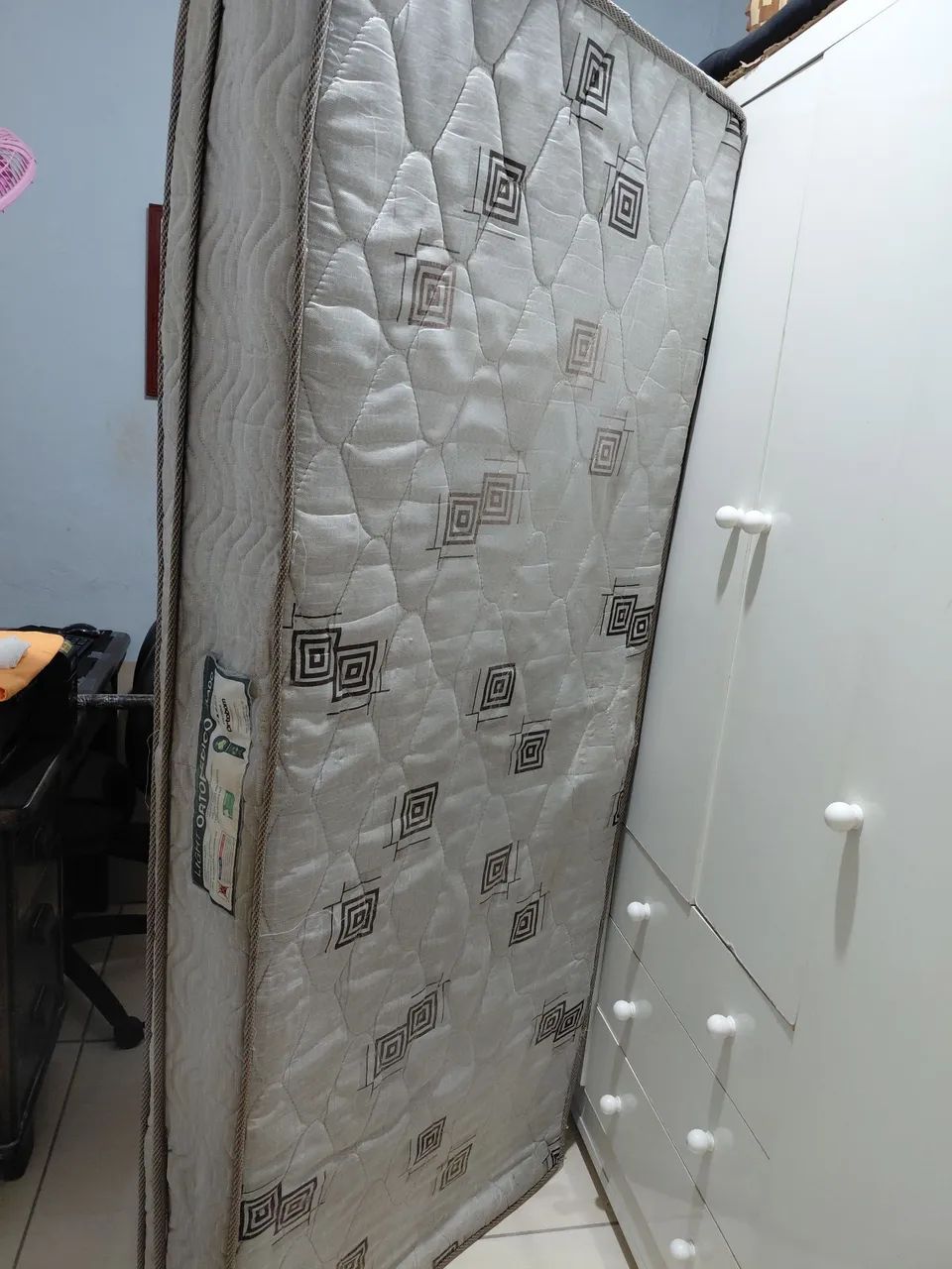 Vendo cama e colchão solteiro 350 os dois  - Foto 4