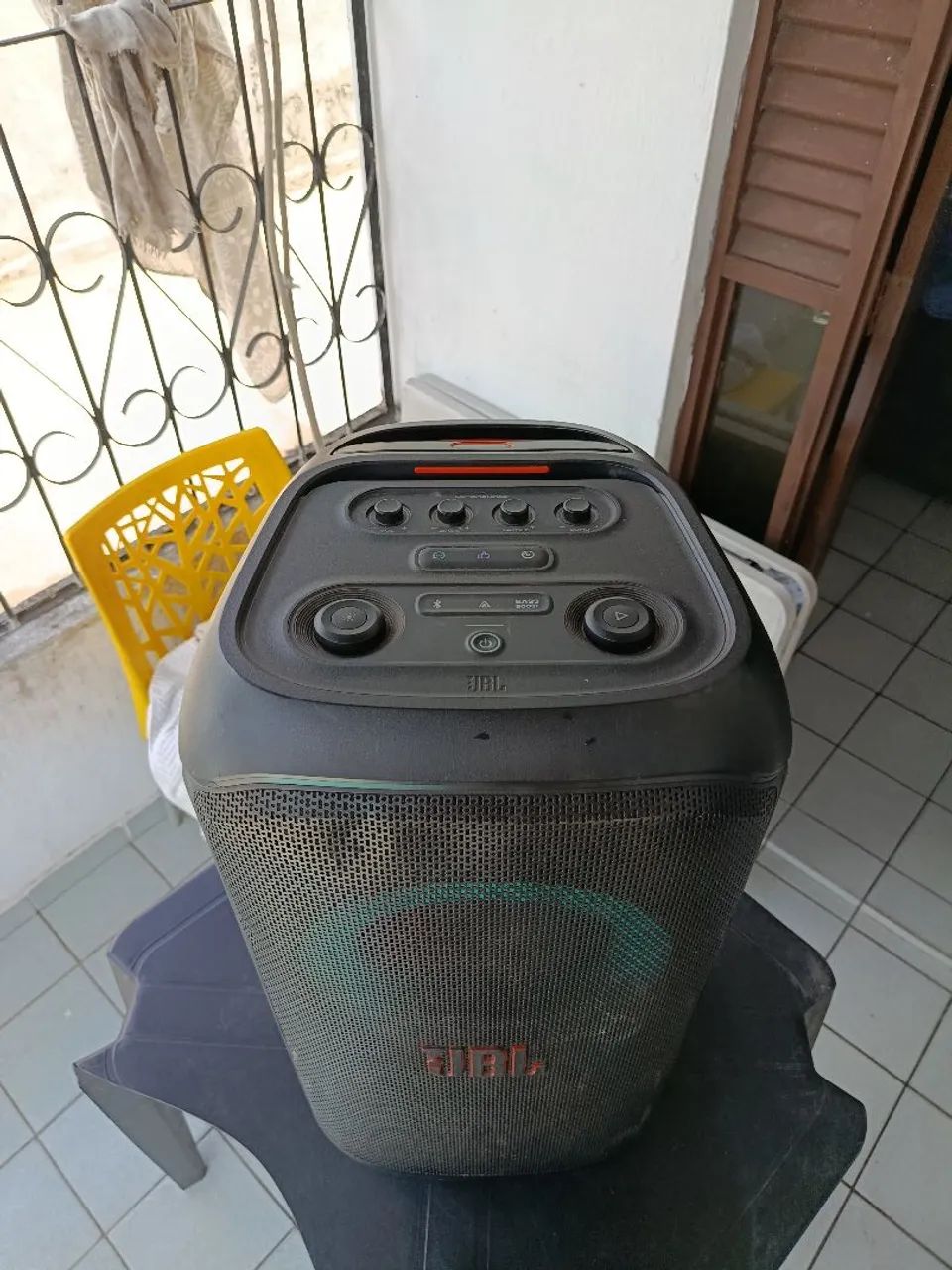 Caixa de som J B L 320 semi nova  - Foto 4