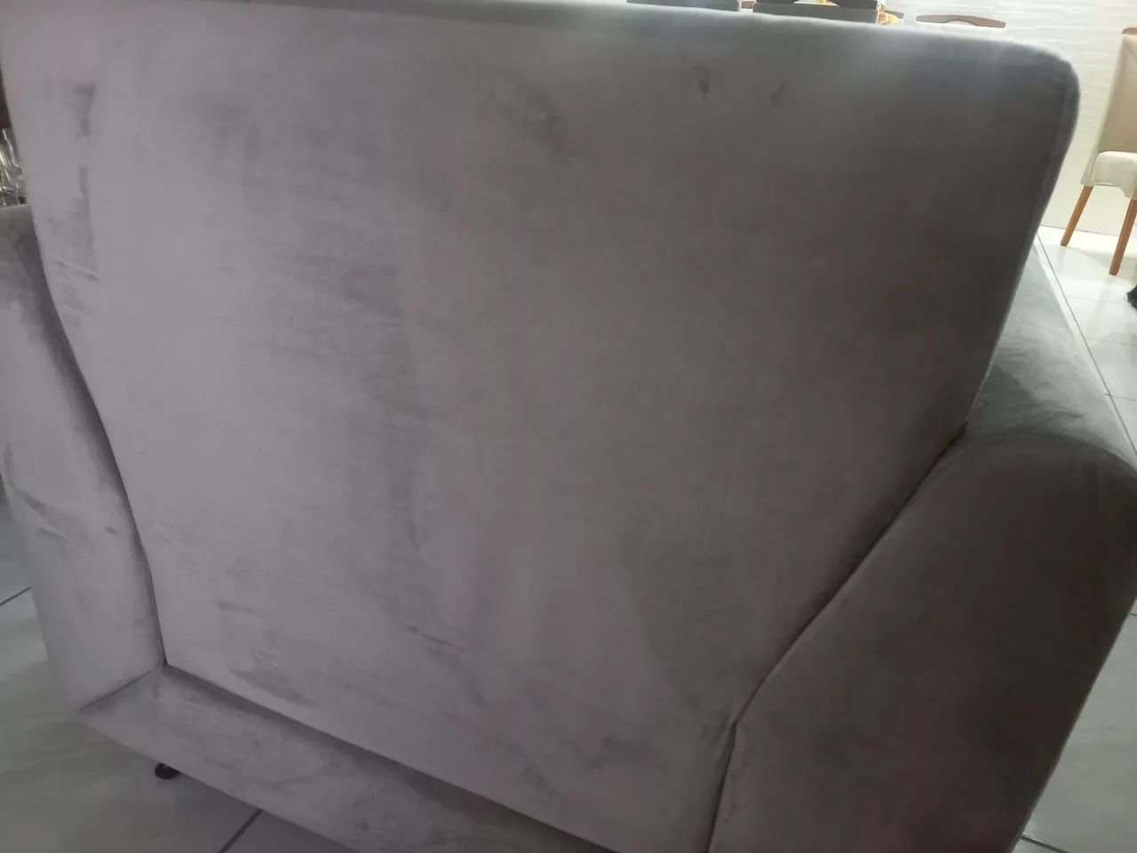 Poltrona em Veludo Premium Cinza Claro - Foto 2