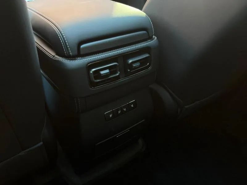 Denza B5 SUV híbrido plug-in, foto 16 de 18