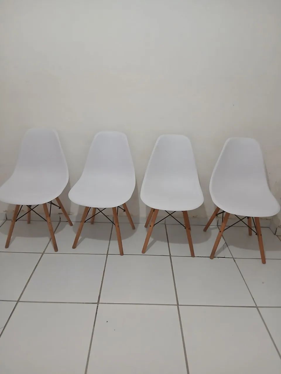 4 cadeiras (eiffe) semi novas, em bom estado  - Foto 5