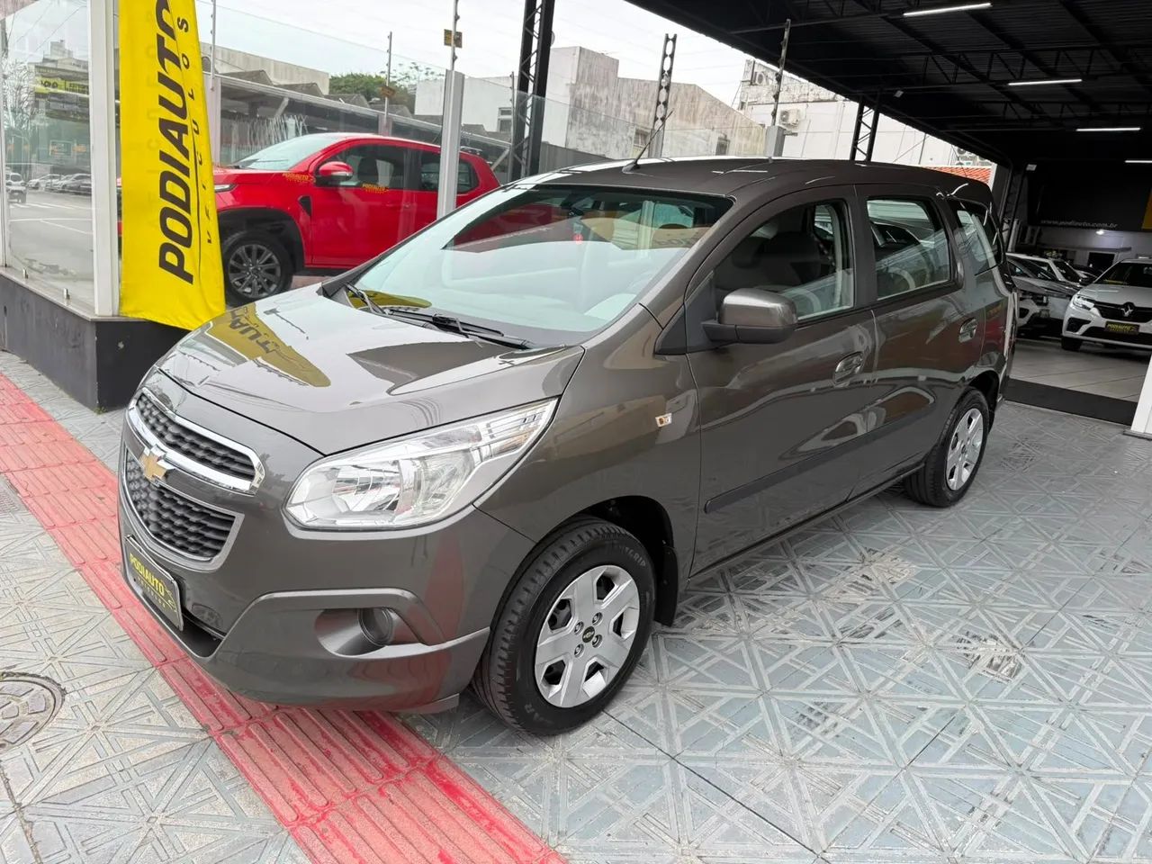Chevrolet Spin LT 1.8 8V Econo.flex 5P Mec. 2013 - Foto 4