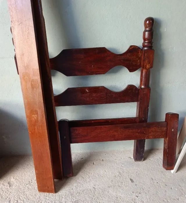Cama de solteiro sucupira