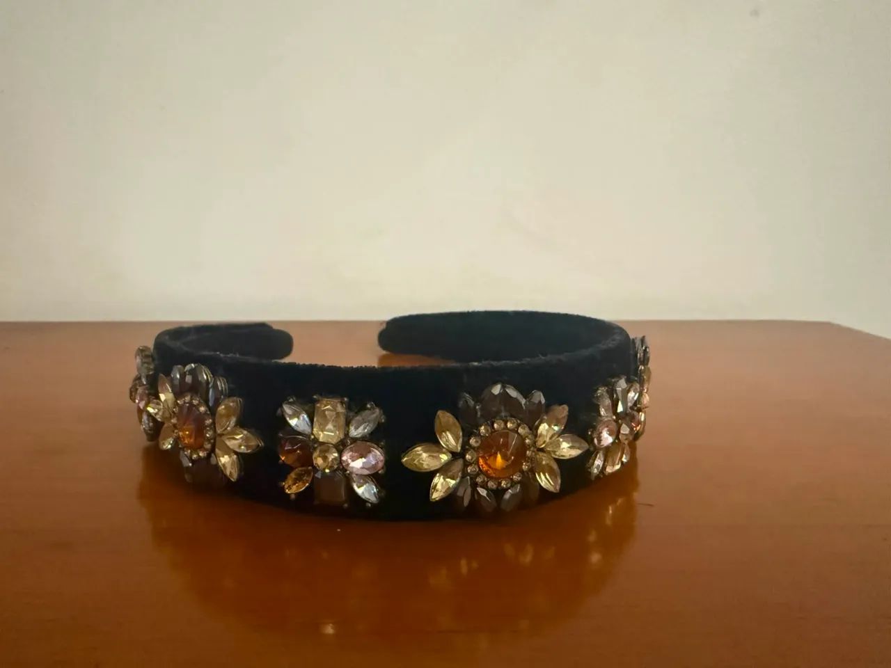 Duas tiaras de veludo com pedras  - Foto 4