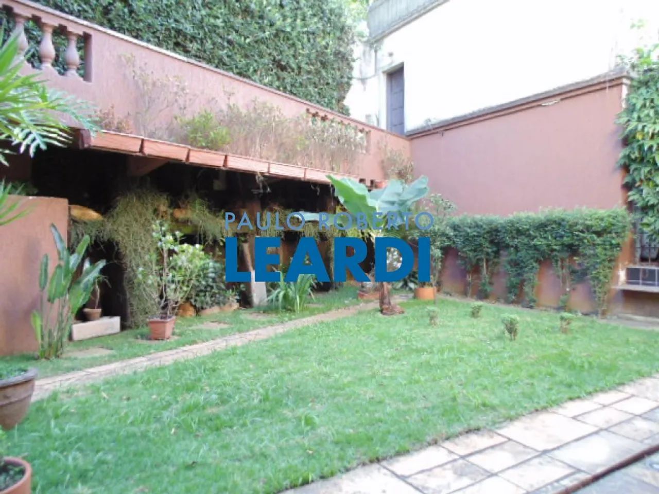 CASA ASSOBRADADA - SUMARÉ - SP