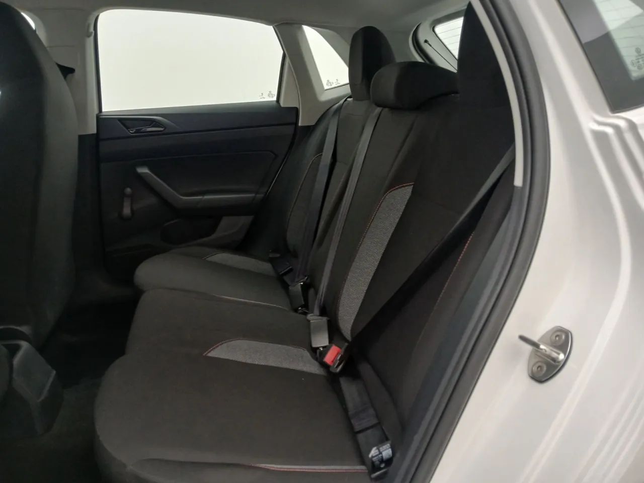 Volkswagen Polo Track 1.0 Flex 12V 5p, foto 17 de 18