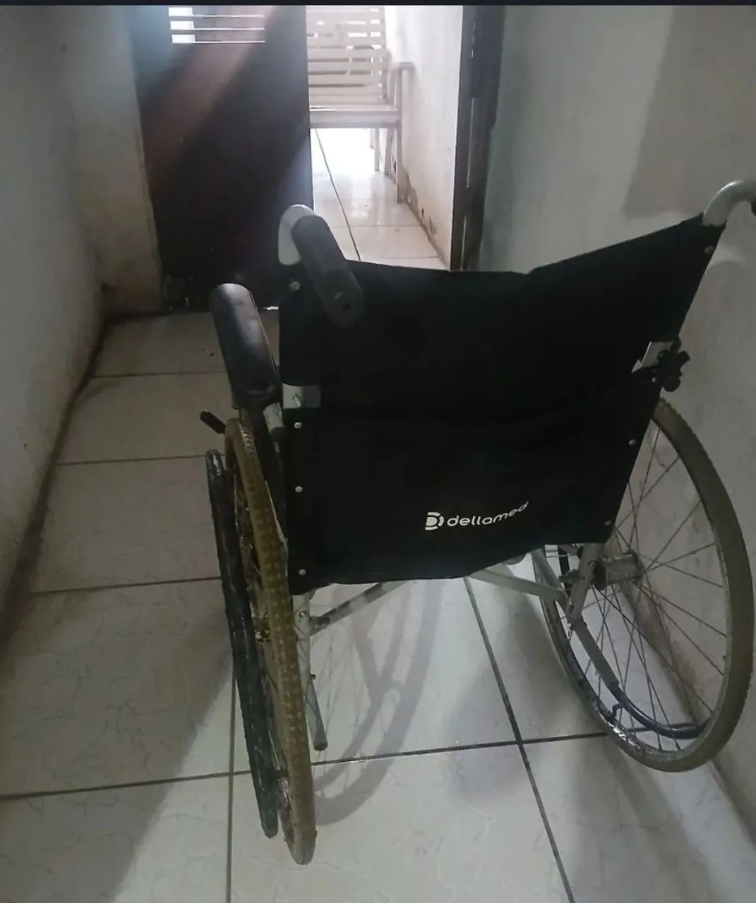 Vende-se  cadeira de rodas - Foto 3