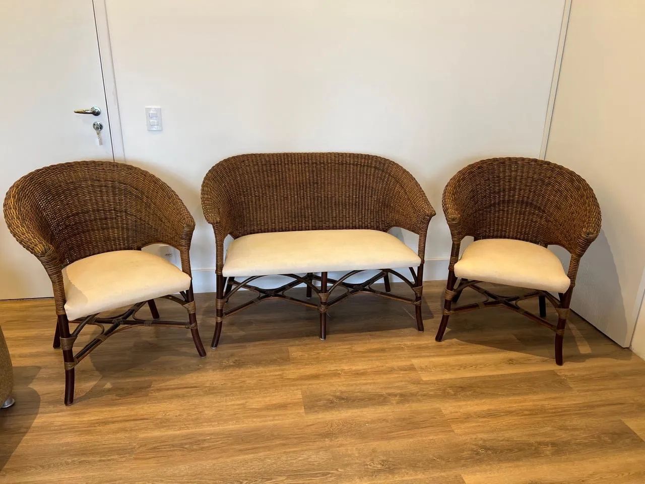 Conjunto de sofá e poltronas 