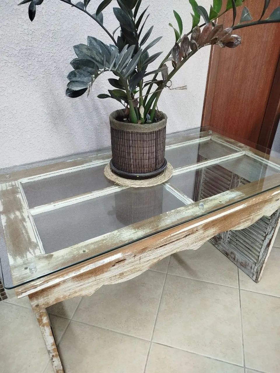 Mesa expositora/aparador madeira maciça com vidro  - Foto 2