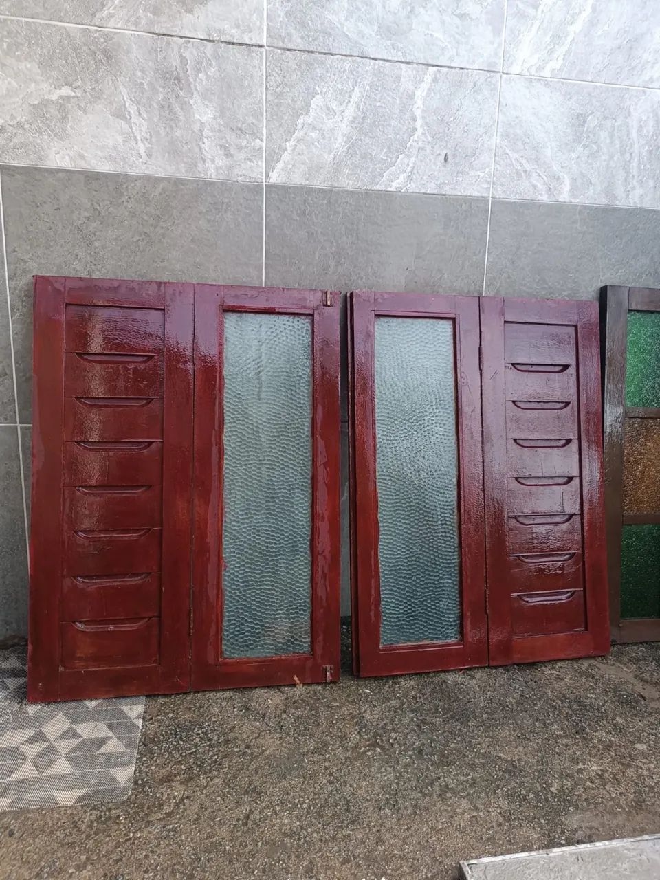 Janelas de madeira maciça e em excelente estado - Foto 4