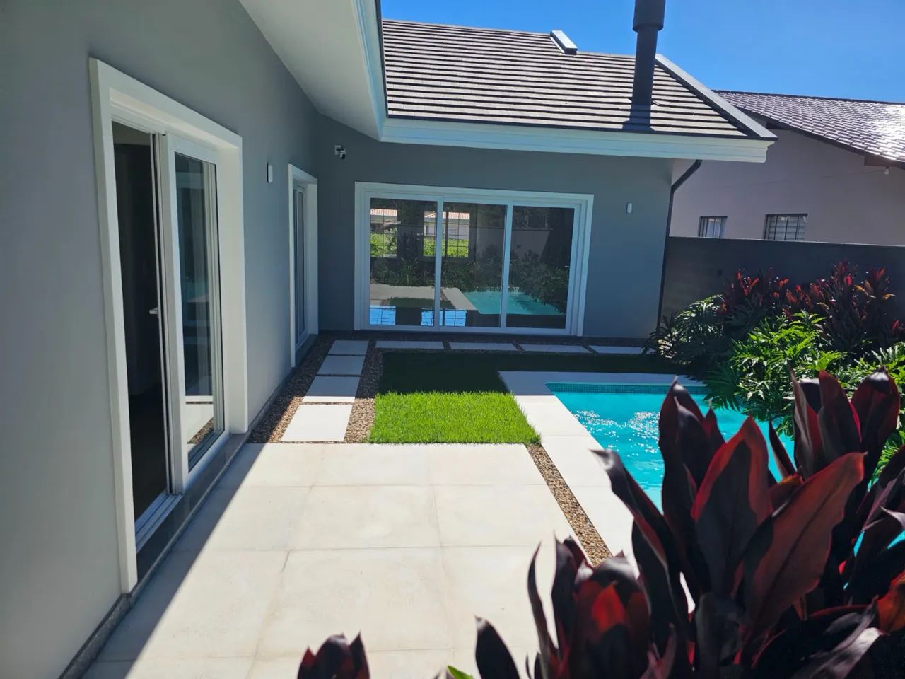 Vendo casa com piscina 