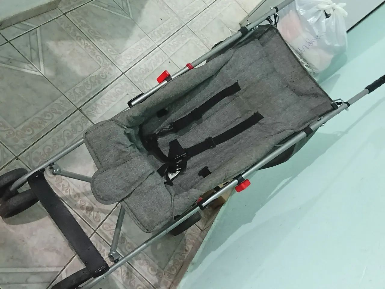 Carrinho de bebê para passeio  - Foto 4