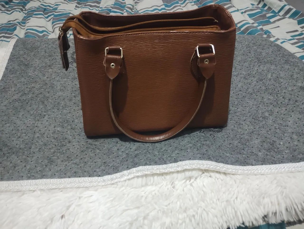 Bolsa grande.. em boas condições de uso 