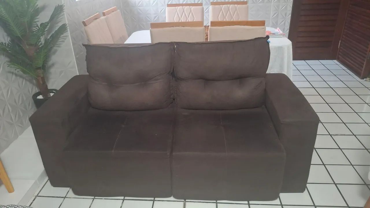Sofá de dois lugares 