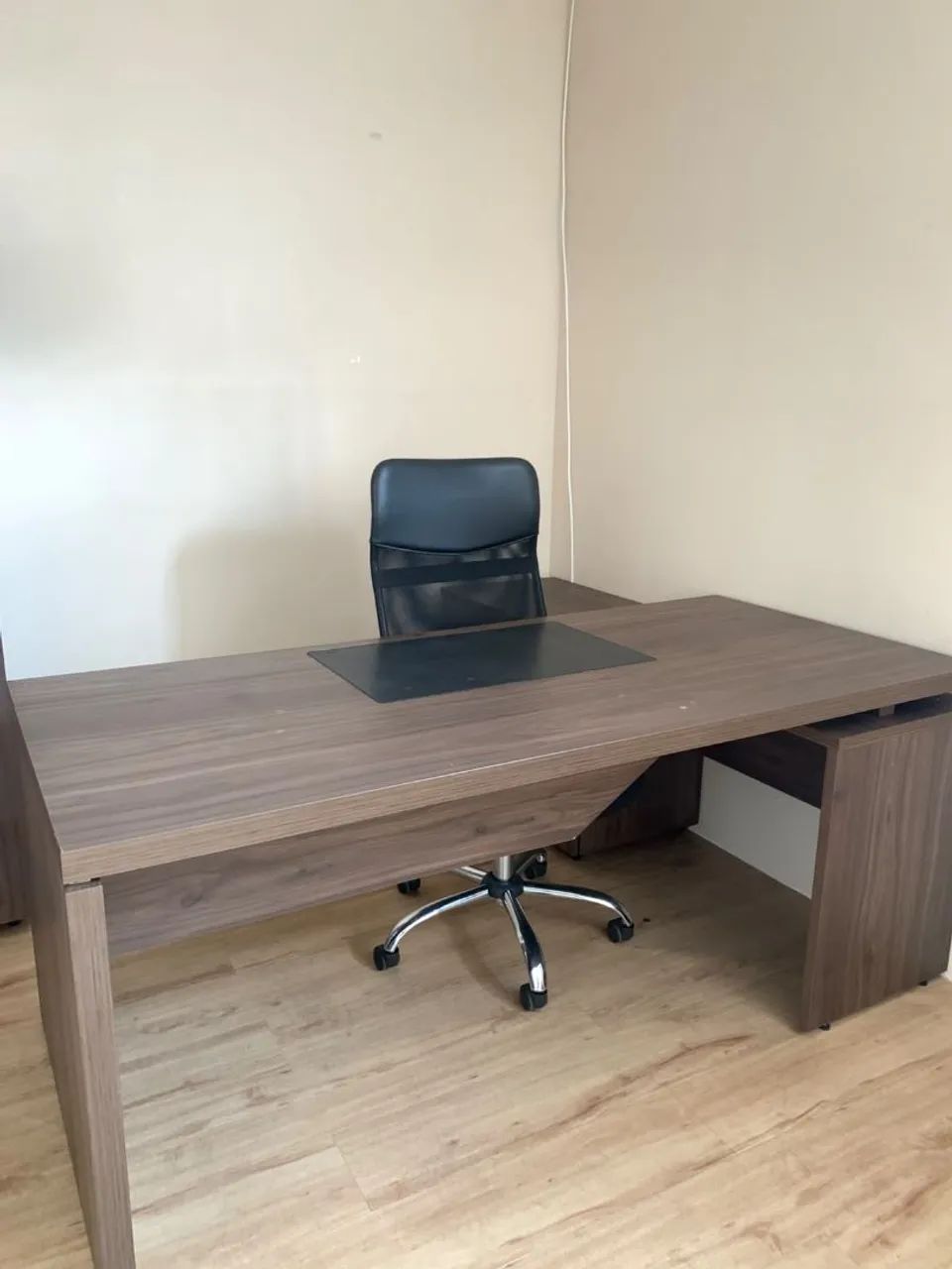 Mesa Executiva L para escritório 