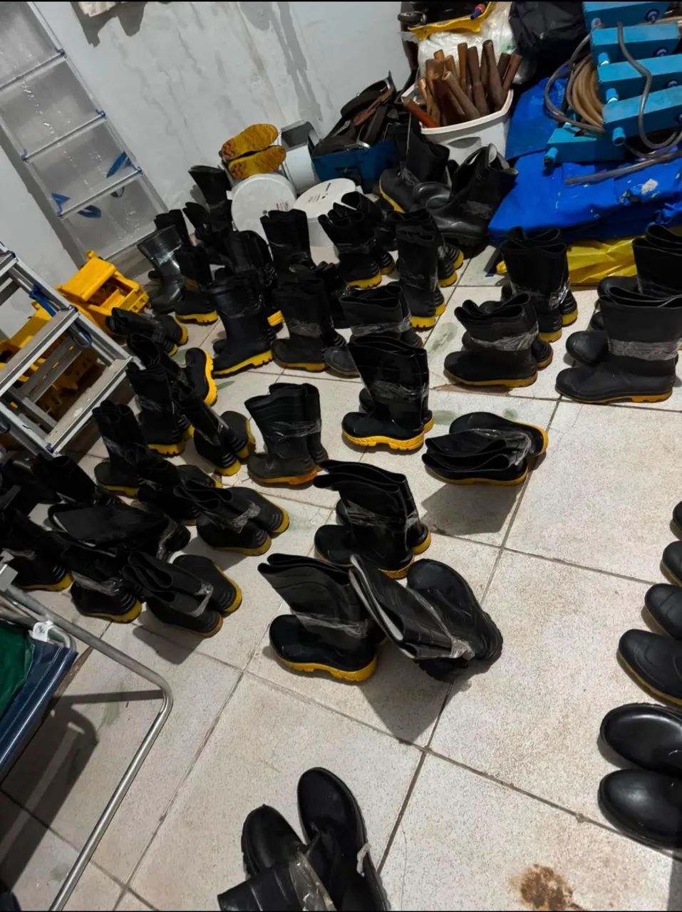 Botas de borracha EPI numeração 33 ao 37 .