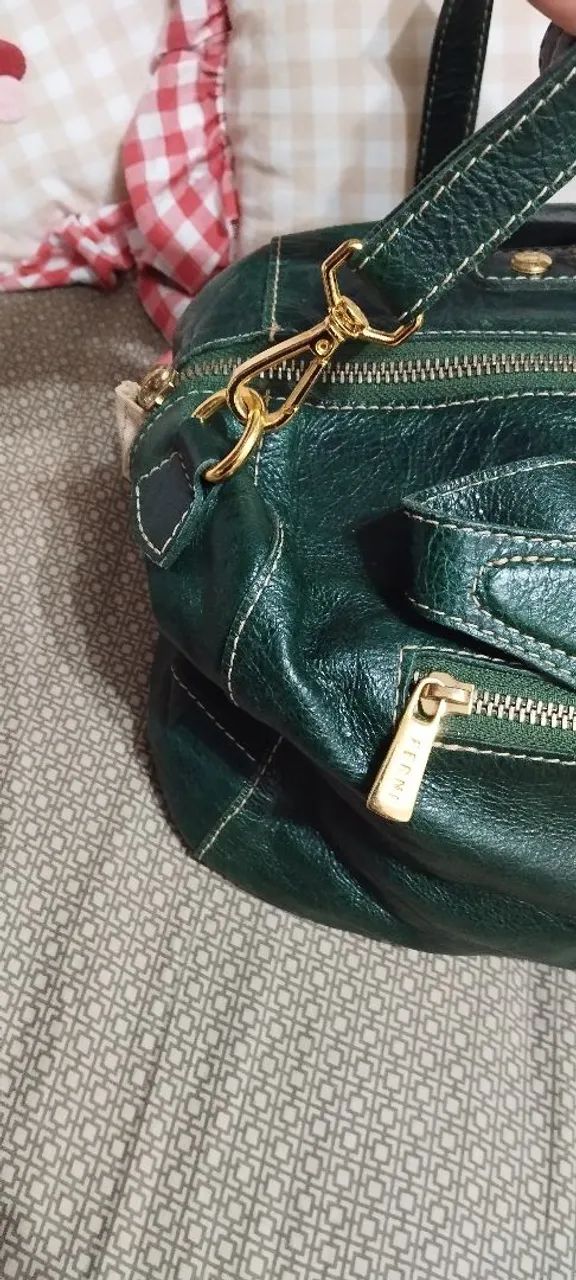 Bolsa verde de mão de couro na cor verde  - Foto 4