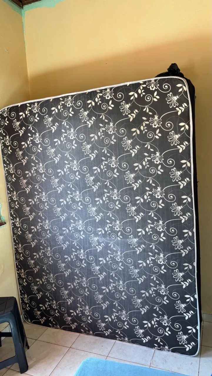 Cama de casal com 6 meses de uso.