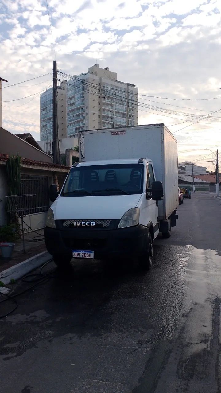 Fretes e mudanças com e sem ajudantes 