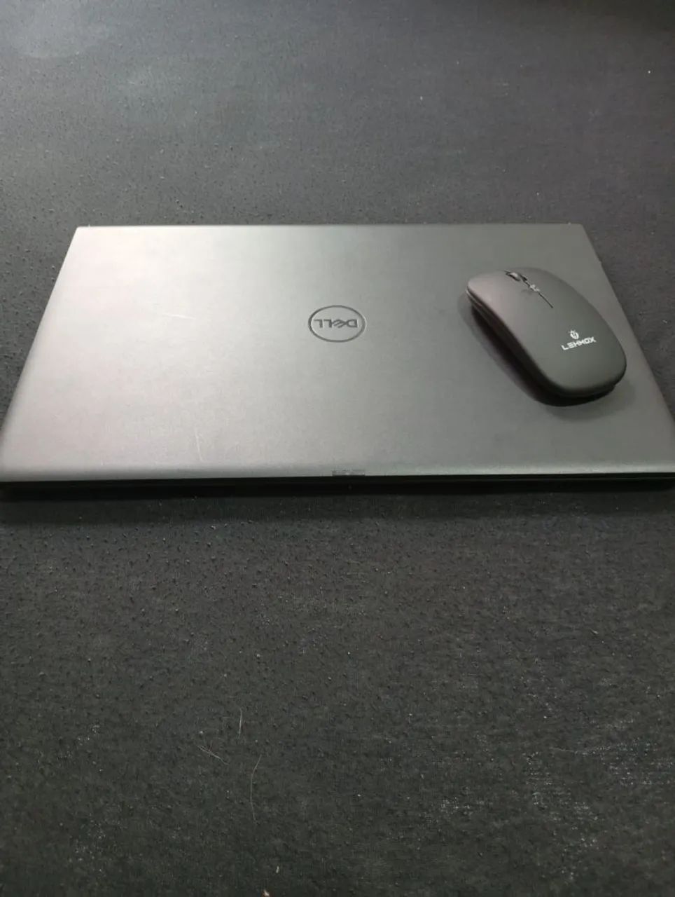Notebook Dell Inspiron 15 pego iPhone.