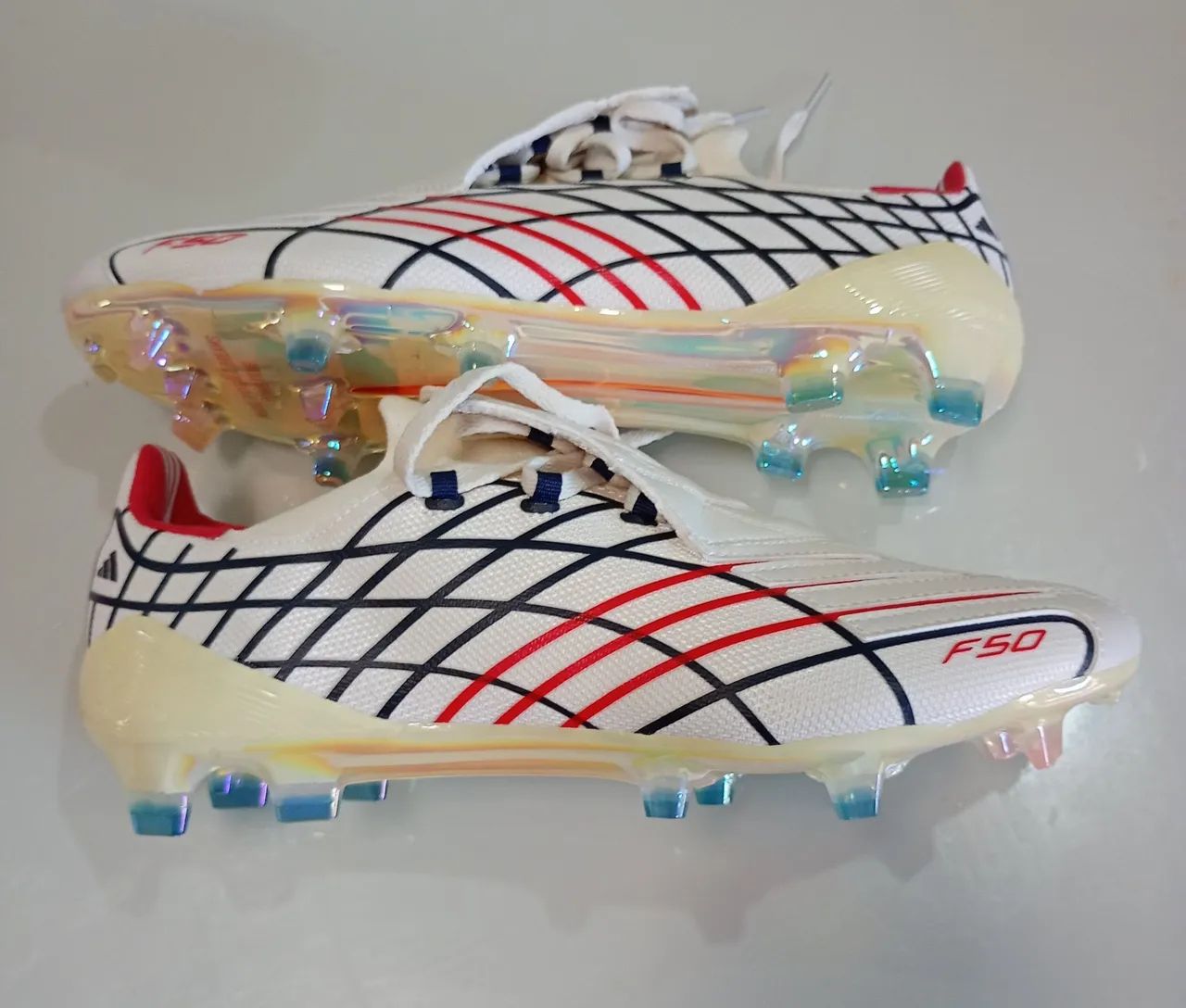 Chuteira de campo, Adidas F50 , numeração 40/41, valor $ 450 reais