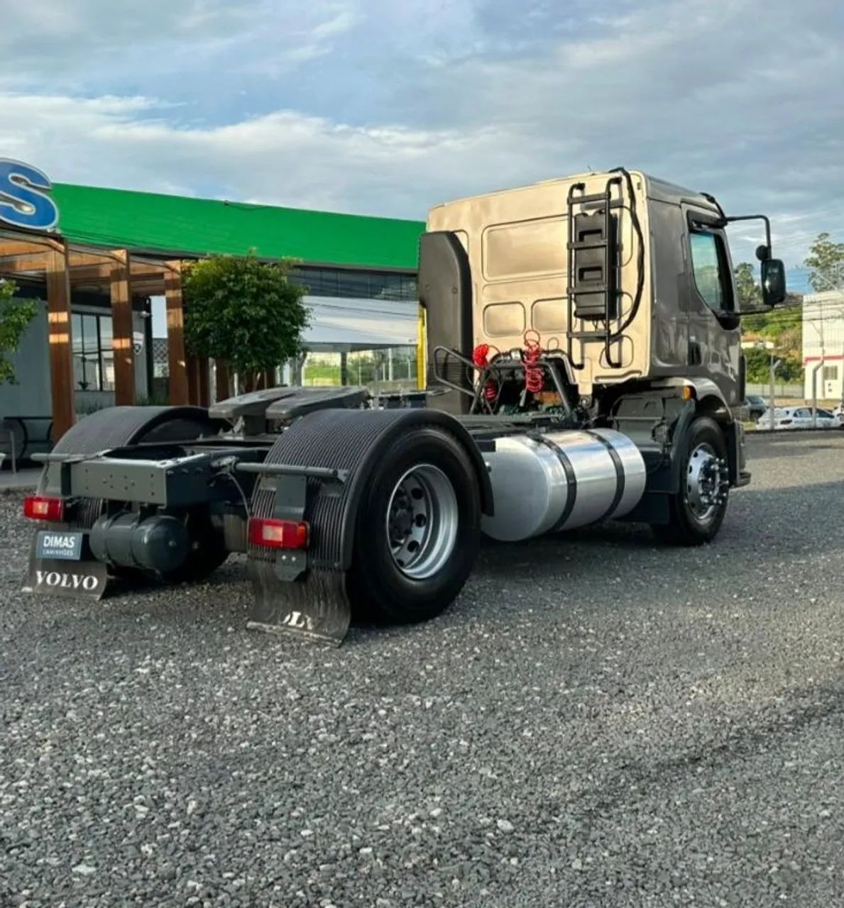 Volvo VM310 - ano 2010 - impecável  - Foto 5
