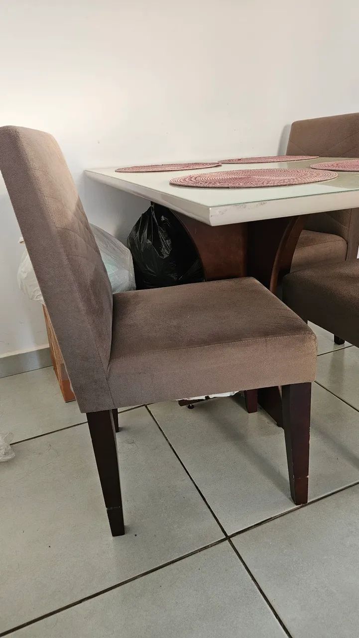 Mesa de jantar já com 4 cadeiras - Foto 5